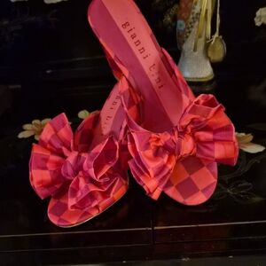 PINK! RED! THE COLOURS OF LOVE